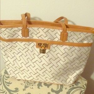 Tommy Hilfiger Tote 👜